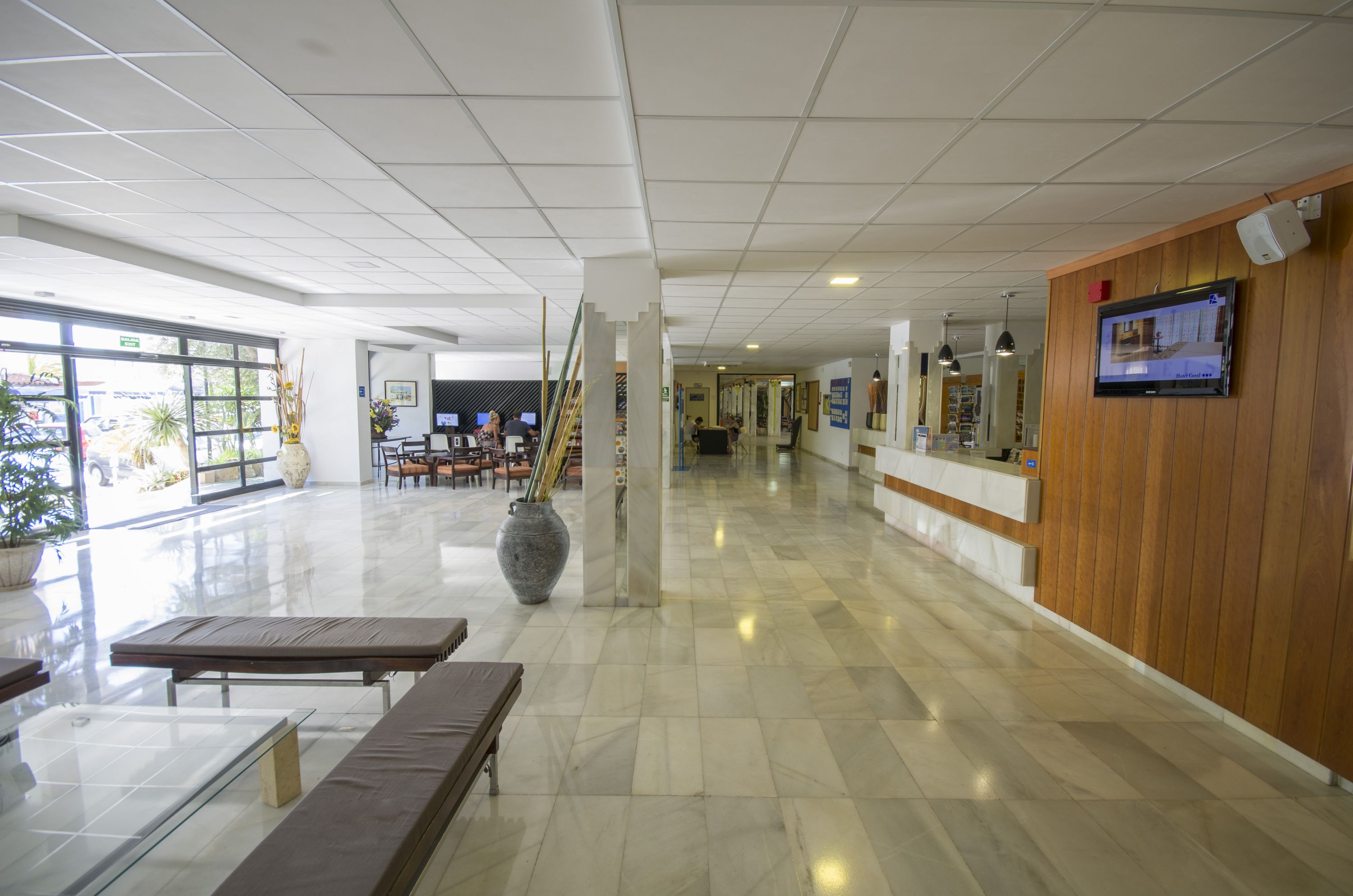 Hôtel AzuLine Mar Amantis & II 3*, Séjour Espagne & ses îles, Baléares, Ibiza par Ôvoyages Hôtel AzuLine Mar Amantis & II 3*, Séjour Espagne & ses îles, Baléares, Ibiza par Ôvoyages