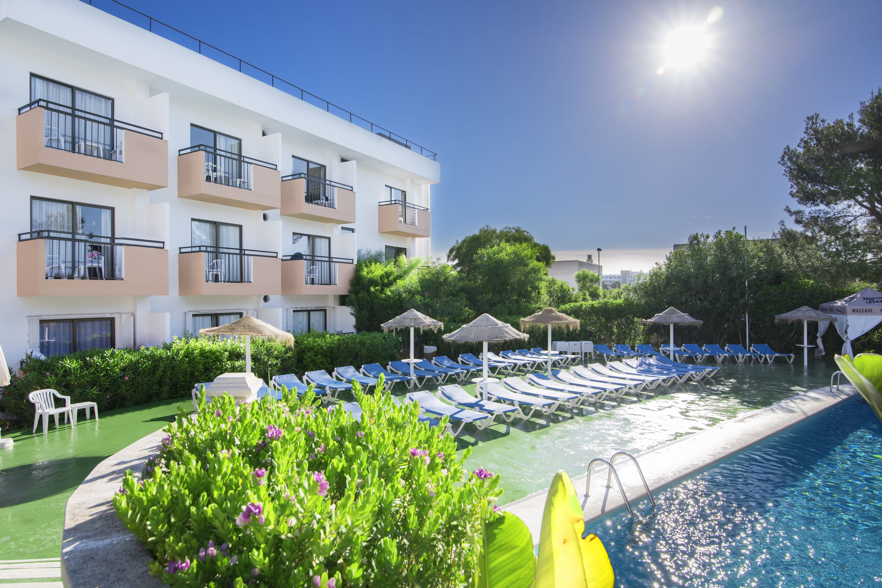Hôtel AzuLine Mar Amantis & II 3*, Séjour Espagne & ses îles, Baléares, Ibiza par Ôvoyages Hôtel AzuLine Mar Amantis & II 3*, Séjour Espagne & ses îles, Baléares, Ibiza par Ôvoyages