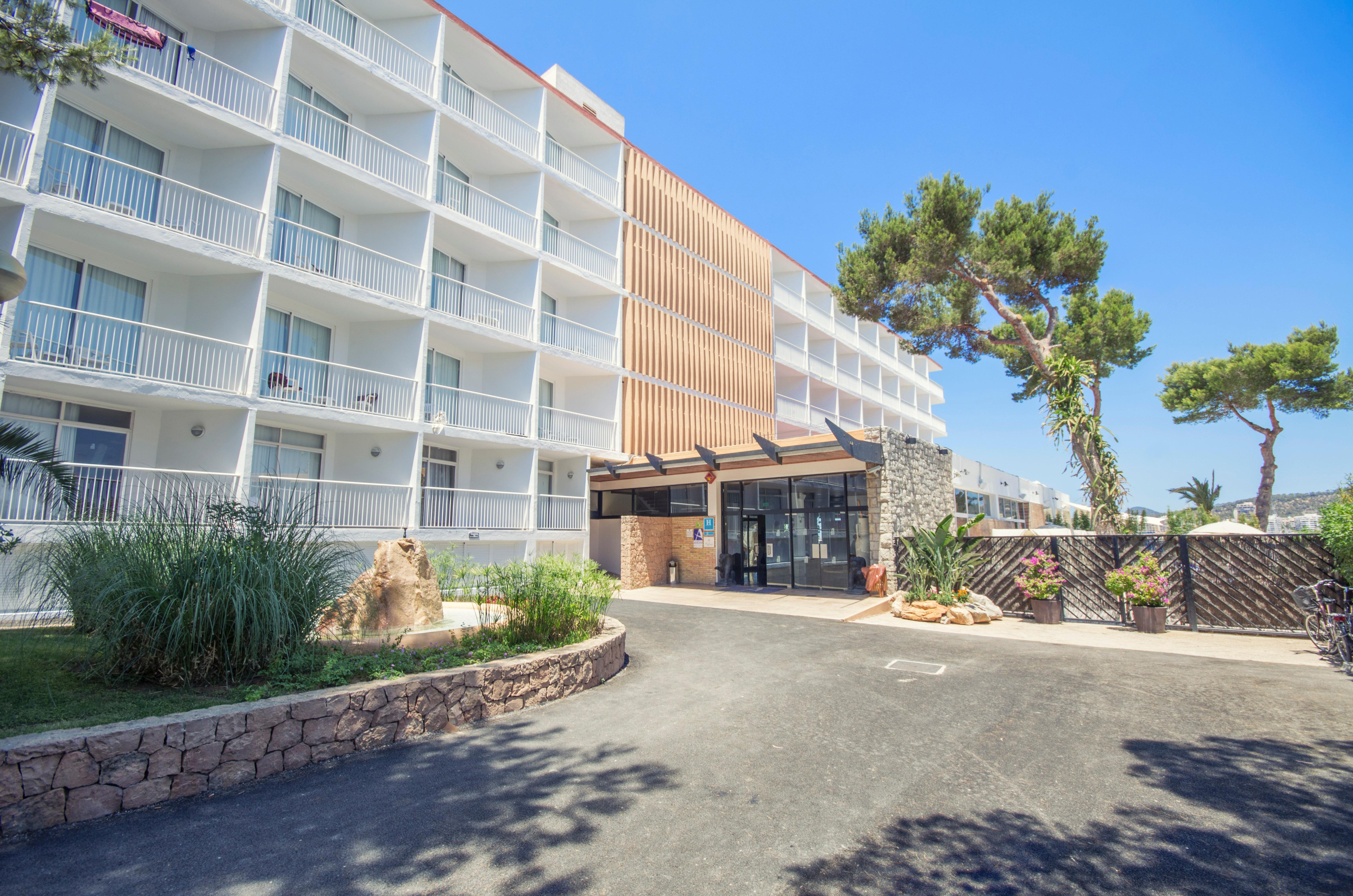 Hôtel AzuLine Mar Amantis & II 3*, Séjour Espagne & ses îles, Baléares, Ibiza par Ôvoyages Hôtel AzuLine Mar Amantis & II 3*, Séjour Espagne & ses îles, Baléares, Ibiza par Ôvoyages