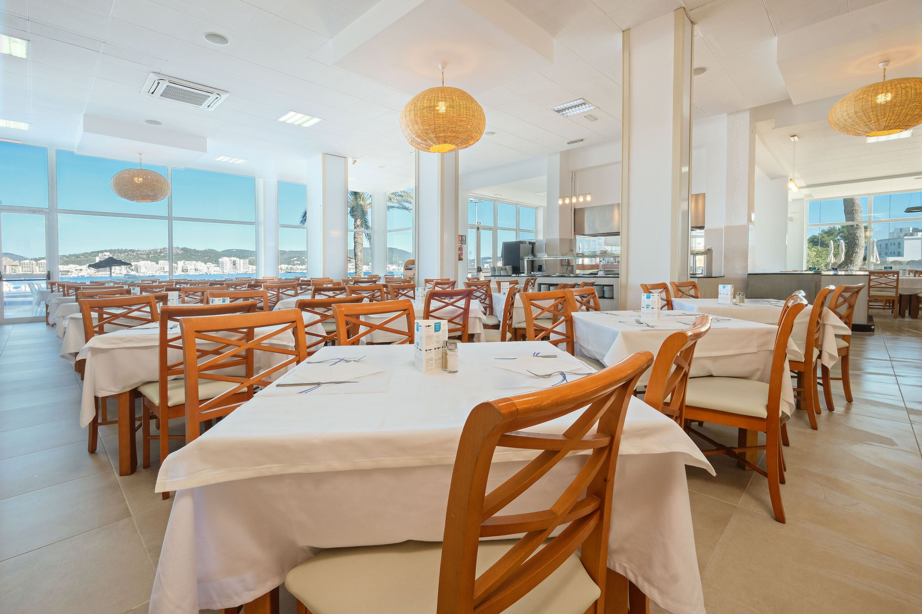 Hôtel AzuLine Mar Amantis & II 3*, Séjour Espagne & ses îles, Baléares, Ibiza par Ôvoyages Hôtel AzuLine Mar Amantis & II 3*, Séjour Espagne & ses îles, Baléares, Ibiza par Ôvoyages
