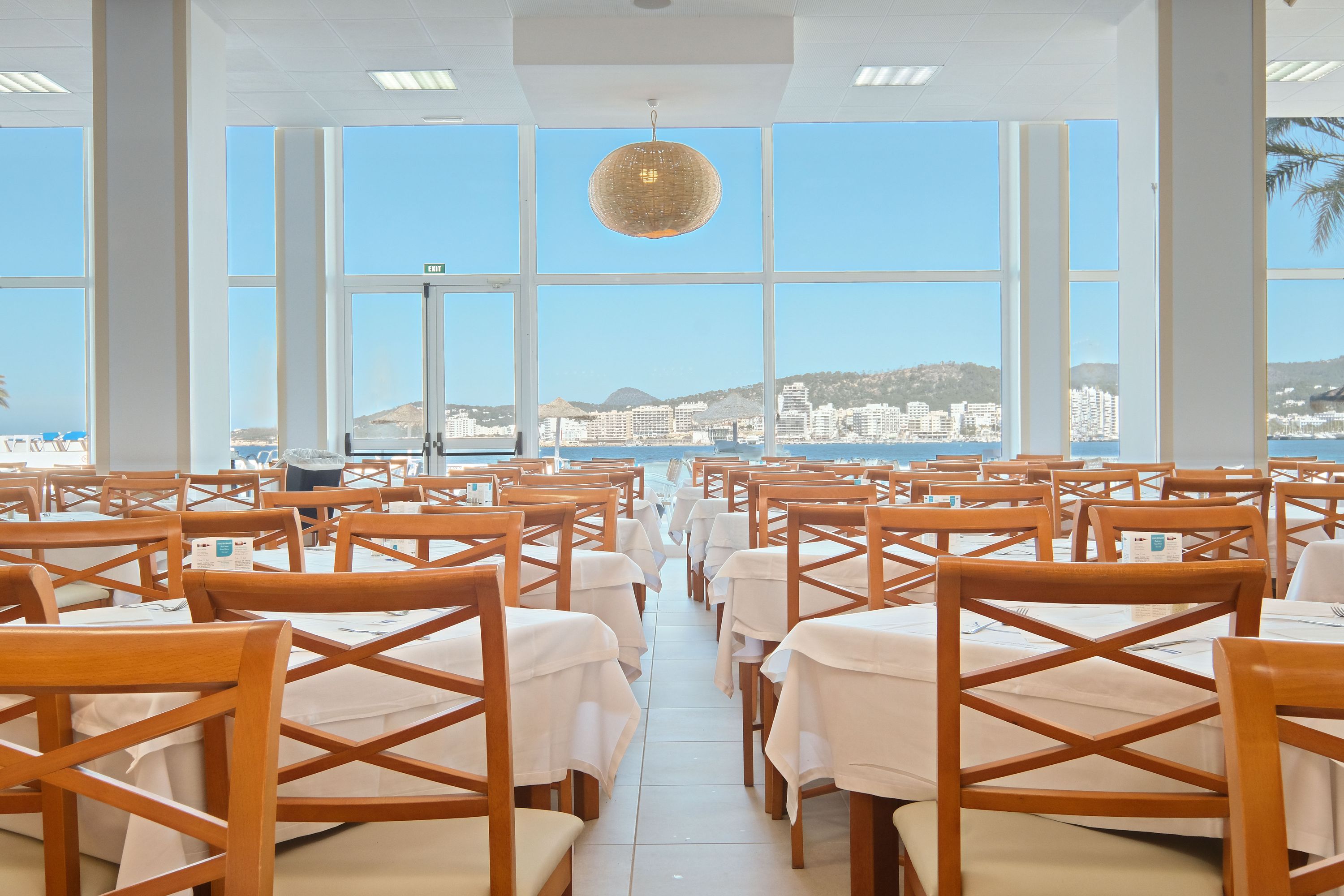 Hôtel AzuLine Mar Amantis & II 3*, Séjour Espagne & ses îles, Baléares, Ibiza par Ôvoyages Hôtel AzuLine Mar Amantis & II 3*, Séjour Espagne & ses îles, Baléares, Ibiza par Ôvoyages