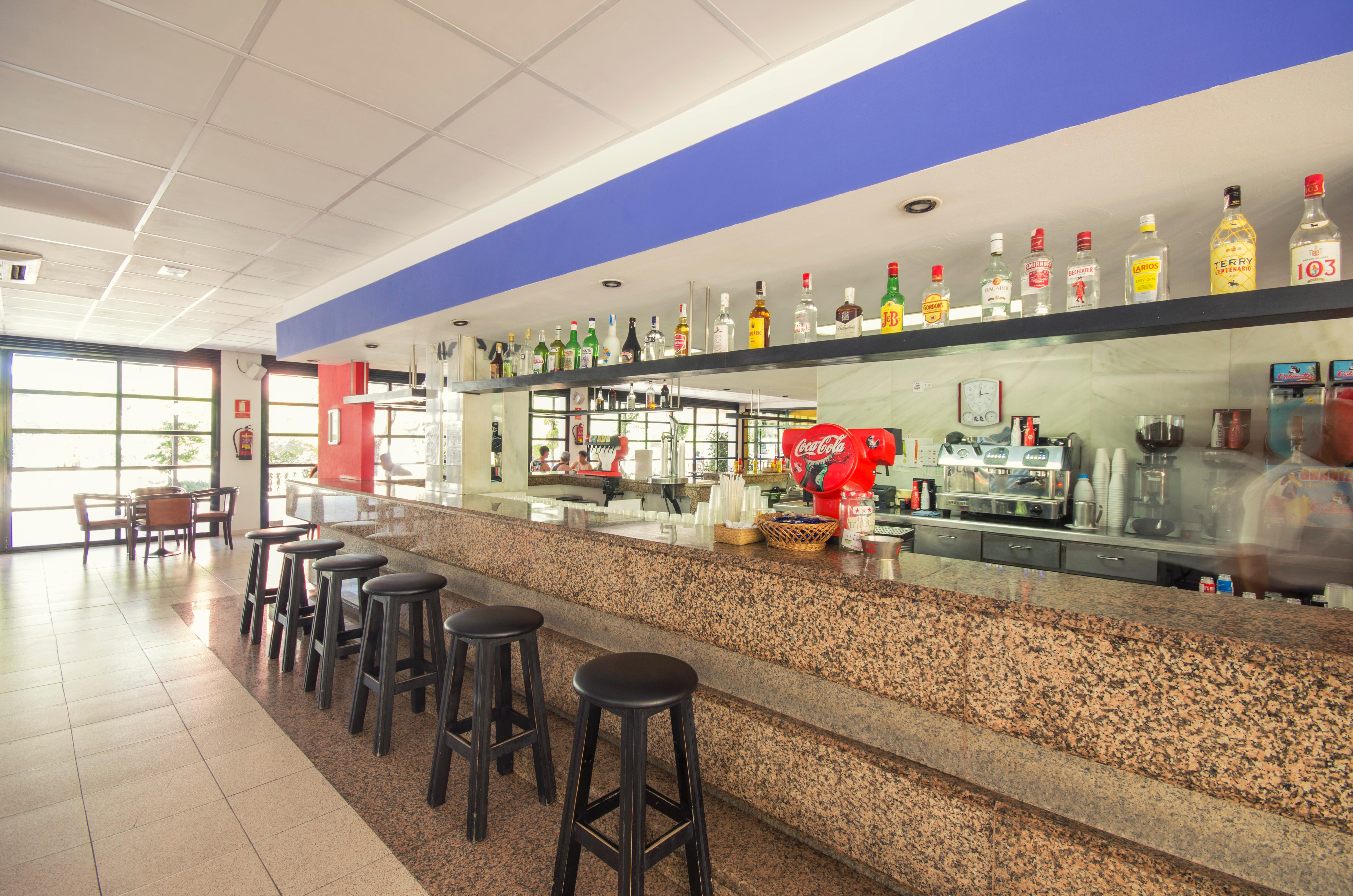 Hôtel AzuLine Mar Amantis & II 3*, Séjour Espagne & ses îles, Baléares, Ibiza par Ôvoyages Hôtel AzuLine Mar Amantis & II 3*, Séjour Espagne & ses îles, Baléares, Ibiza par Ôvoyages
