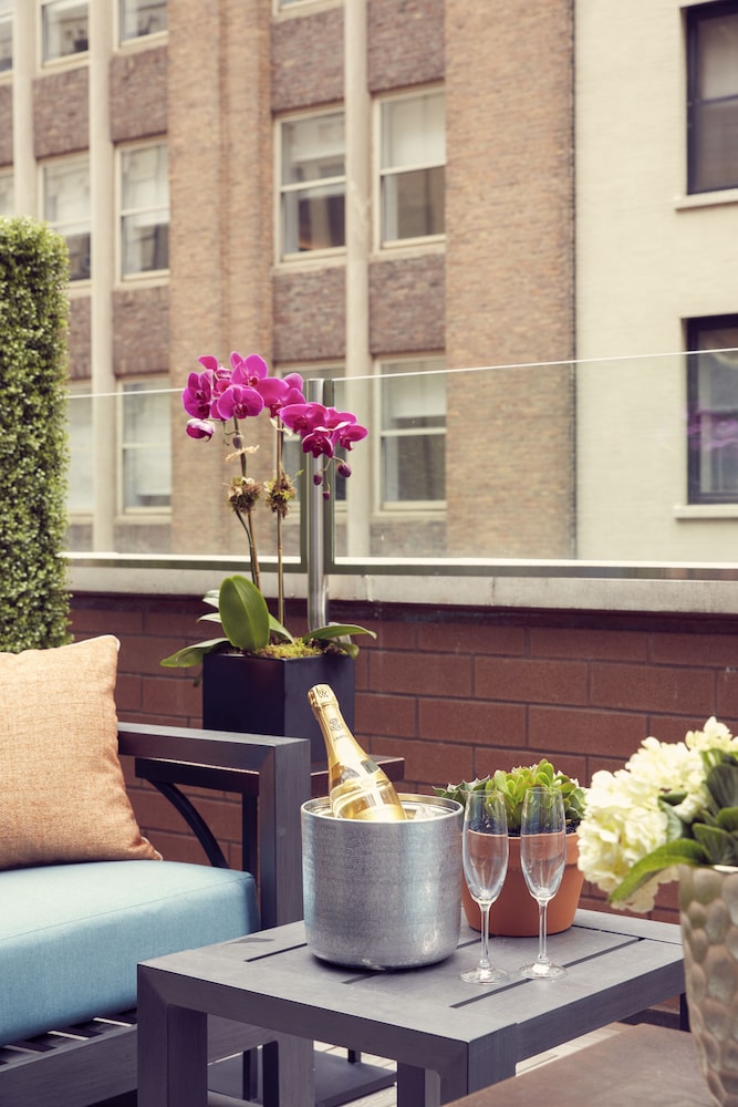 Hôtel The Artezen 4*