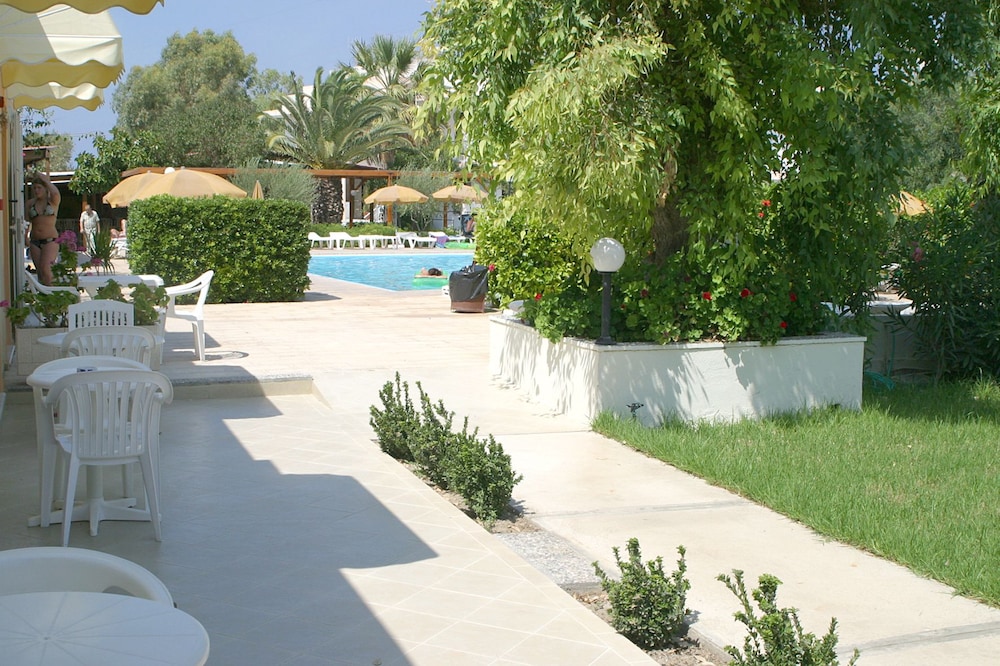 Hôtel Meliton 3*, Séjour Grèce & ses îles, Rhodes par Ôvoyages Hôtel Meliton 3*, Séjour Grèce & ses îles, Rhodes par Ôvoyages