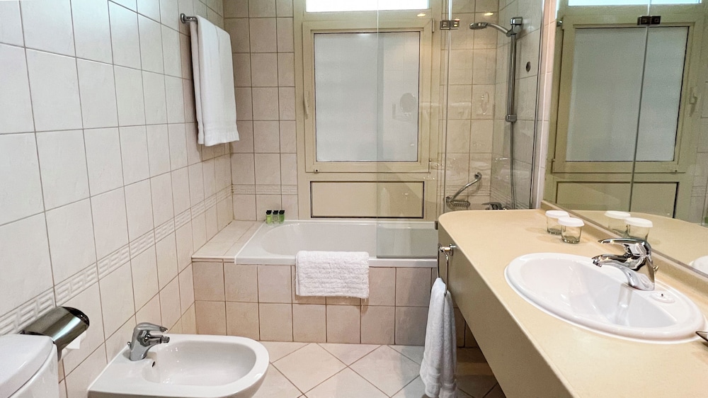 Hôtel Swissôtel Al Murooj Dubai 5*, Séjour Emirats Arabes Unis, Dubaï par Ôvoyages Hôtel Swissôtel Al Murooj Dubai 5*, Séjour Emirats Arabes Unis, Dubaï par Ôvoyages