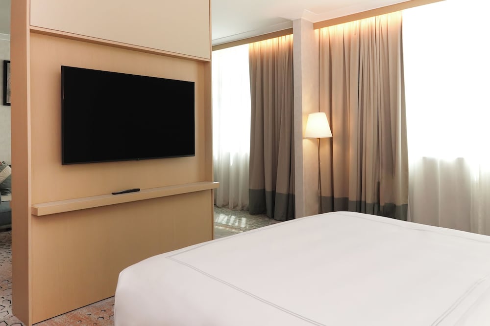 Hôtel Swissôtel Al Murooj Dubai 5*, Séjour Emirats Arabes Unis, Dubaï par Ôvoyages Hôtel Swissôtel Al Murooj Dubai 5*, Séjour Emirats Arabes Unis, Dubaï par Ôvoyages