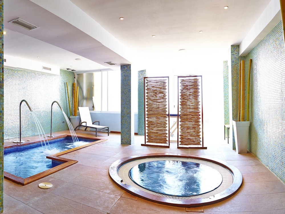 Flamboyan Caribe Hotel & Spa 4*