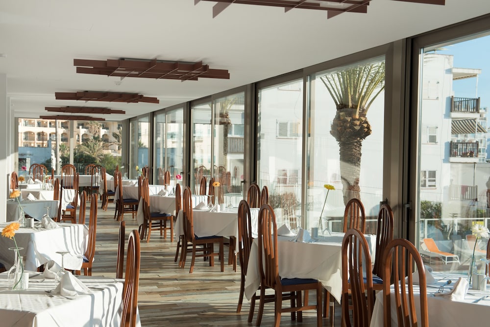 Hôtel Abrat 3*, Séjour Espagne & ses îles, Baléares, Ibiza par Ôvoyages Hôtel Abrat 3*, Séjour Espagne & ses îles, Baléares, Ibiza par Ôvoyages