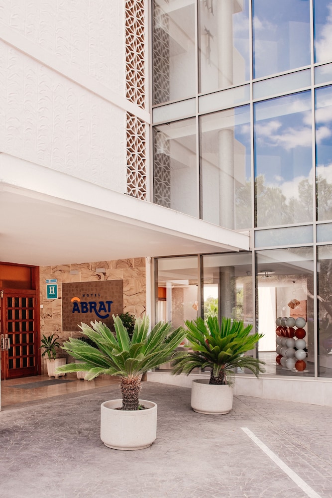 Hôtel Abrat 3*, Séjour Espagne & ses îles, Baléares, Ibiza par Ôvoyages Hôtel Abrat 3*, Séjour Espagne & ses îles, Baléares, Ibiza par Ôvoyages