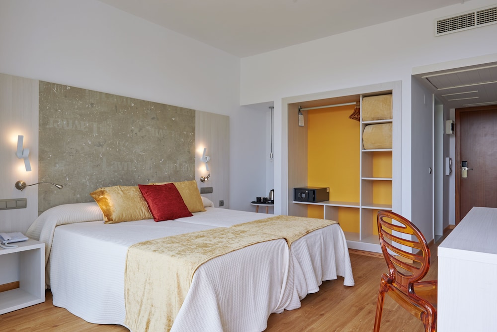 Hôtel Abrat 3*, Séjour Espagne & ses îles, Baléares, Ibiza par Ôvoyages Hôtel Abrat 3*, Séjour Espagne & ses îles, Baléares, Ibiza par Ôvoyages