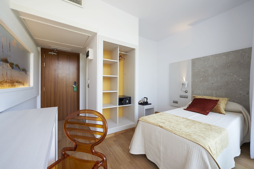 Hôtel Abrat 3*, Séjour Espagne & ses îles, Baléares, Ibiza par Ôvoyages Hôtel Abrat 3*, Séjour Espagne & ses îles, Baléares, Ibiza par Ôvoyages