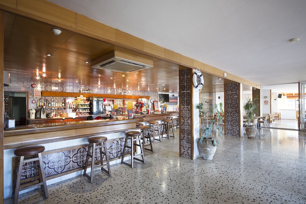Hôtel Abrat 3*, Séjour Espagne & ses îles, Baléares, Ibiza par Ôvoyages Hôtel Abrat 3*, Séjour Espagne & ses îles, Baléares, Ibiza par Ôvoyages