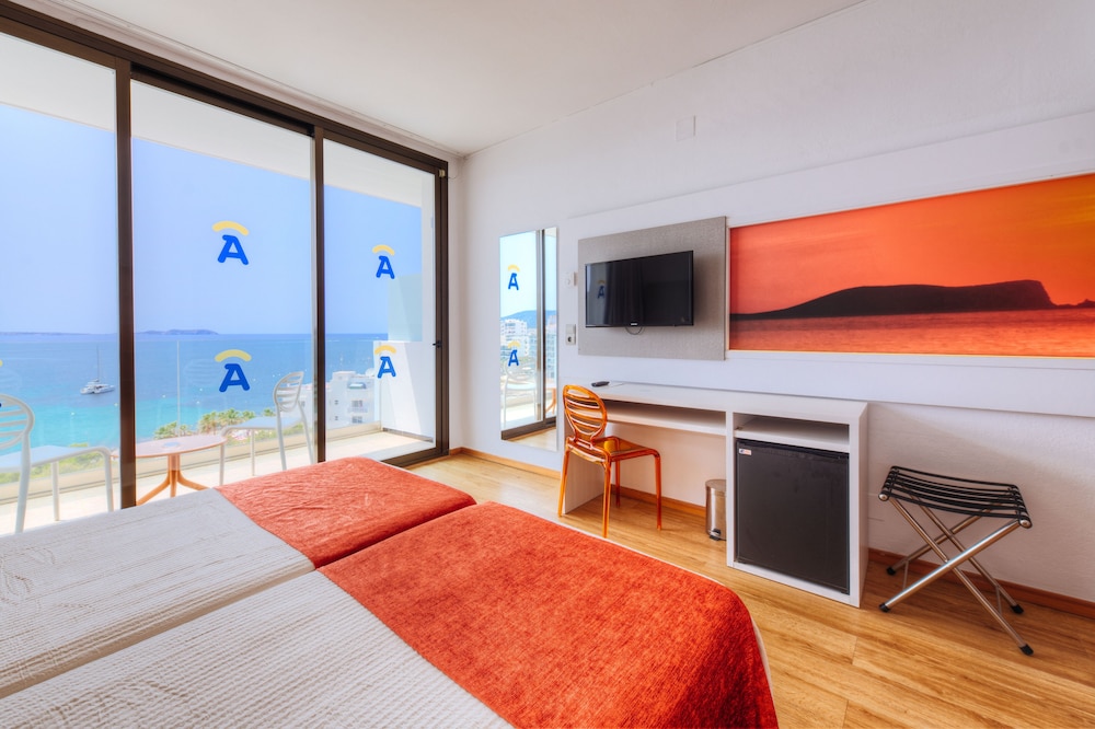 Hôtel Abrat 3*, Séjour Espagne & ses îles, Baléares, Ibiza par Ôvoyages Hôtel Abrat 3*, Séjour Espagne & ses îles, Baléares, Ibiza par Ôvoyages