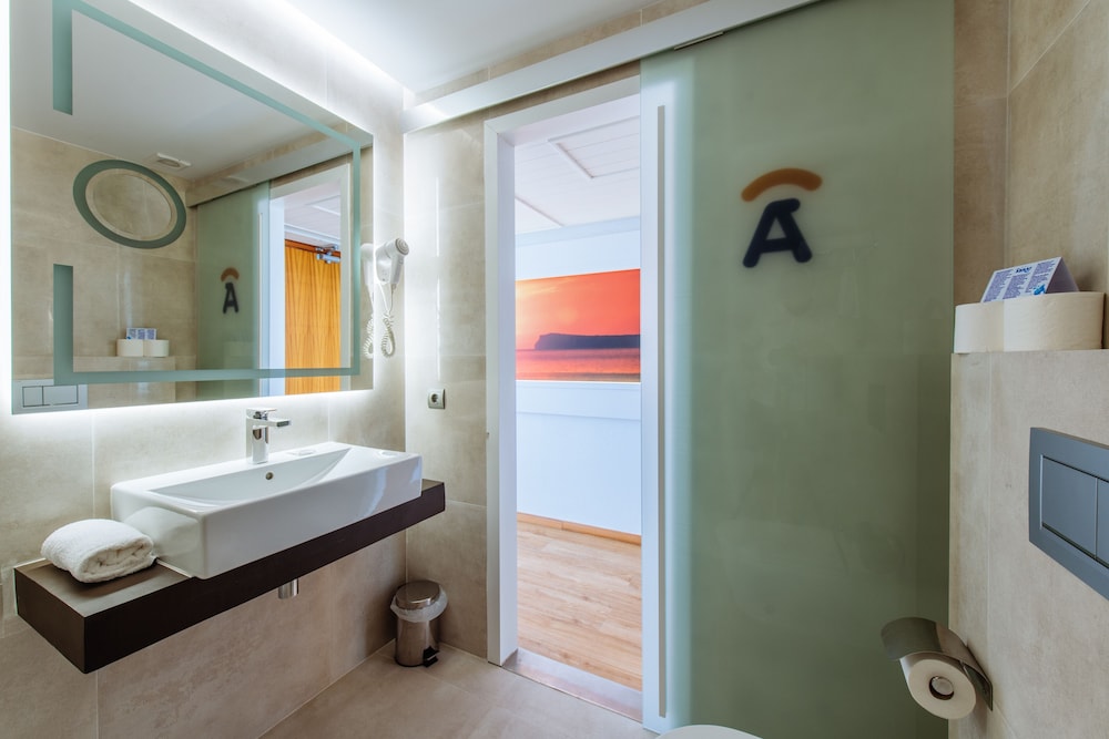 Hôtel Abrat 3*, Séjour Espagne & ses îles, Baléares, Ibiza par Ôvoyages Hôtel Abrat 3*, Séjour Espagne & ses îles, Baléares, Ibiza par Ôvoyages