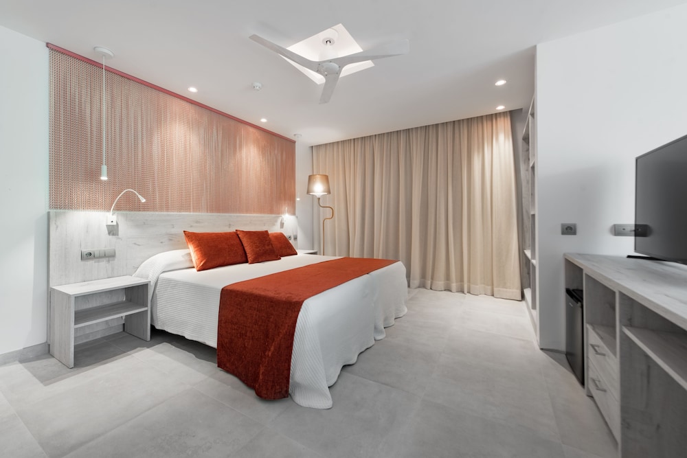 Hôtel Abrat 3*, Séjour Espagne & ses îles, Baléares, Ibiza par Ôvoyages Hôtel Abrat 3*, Séjour Espagne & ses îles, Baléares, Ibiza par Ôvoyages