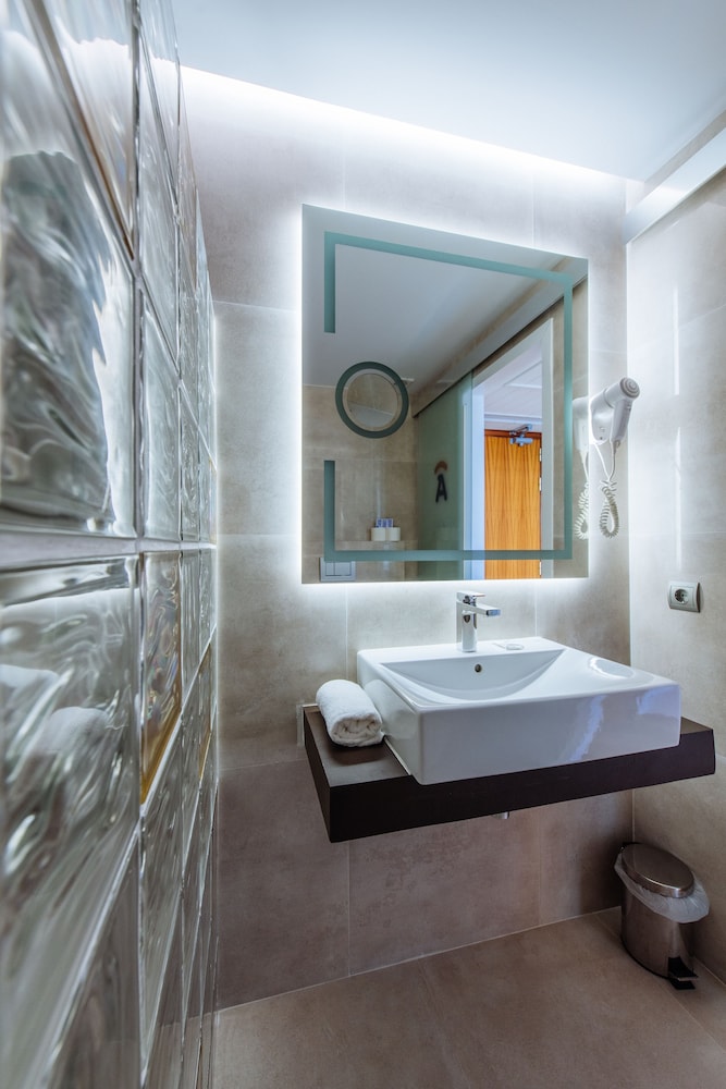Hôtel Abrat 3*, Séjour Espagne & ses îles, Baléares, Ibiza par Ôvoyages Hôtel Abrat 3*, Séjour Espagne & ses îles, Baléares, Ibiza par Ôvoyages