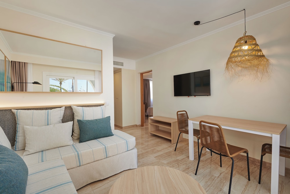 Hôtel Grupotel Mar de Menorca 4*, Séjour Espagne & ses îles, Baléares, Minorque par Ôvoyages Hôtel Grupotel Mar de Menorca 4*, Séjour Espagne & ses îles, Baléares, Minorque par Ôvoyages