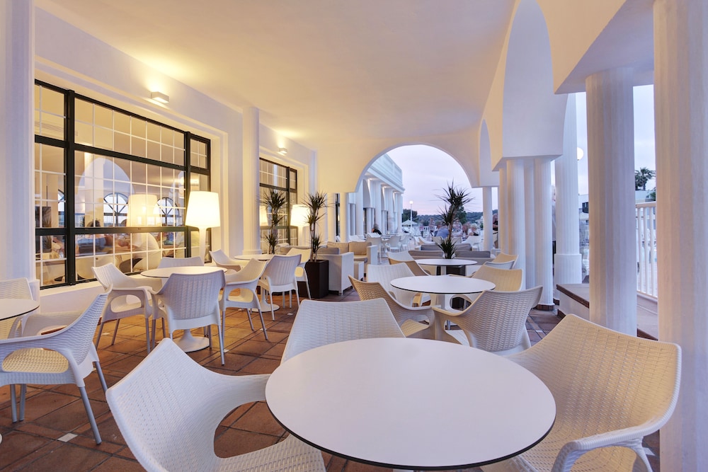 Hôtel Grupotel Mar de Menorca 4*, Séjour Espagne & ses îles, Baléares, Minorque par Ôvoyages Hôtel Grupotel Mar de Menorca 4*, Séjour Espagne & ses îles, Baléares, Minorque par Ôvoyages