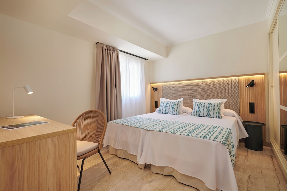 Hôtel Grupotel Mar de Menorca 4*, Séjour Espagne & ses îles, Baléares, Minorque par Ôvoyages Hôtel Grupotel Mar de Menorca 4*, Séjour Espagne & ses îles, Baléares, Minorque par Ôvoyages