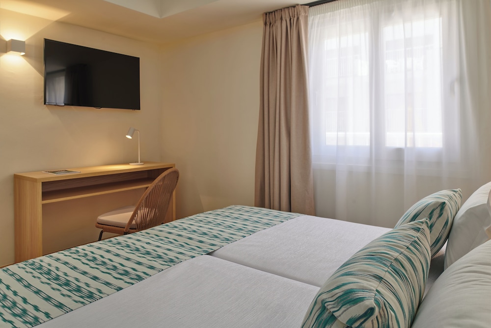 Hôtel Grupotel Mar de Menorca 4*, Séjour Espagne & ses îles, Baléares, Minorque par Ôvoyages Hôtel Grupotel Mar de Menorca 4*, Séjour Espagne & ses îles, Baléares, Minorque par Ôvoyages