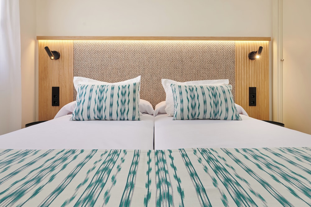 Hôtel Grupotel Mar de Menorca 4*, Séjour Espagne & ses îles, Baléares, Minorque par Ôvoyages Hôtel Grupotel Mar de Menorca 4*, Séjour Espagne & ses îles, Baléares, Minorque par Ôvoyages