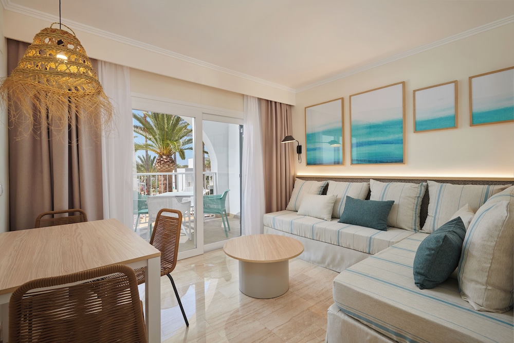 Hôtel Grupotel Mar de Menorca 4*, Séjour Espagne & ses îles, Baléares, Minorque par Ôvoyages Hôtel Grupotel Mar de Menorca 4*, Séjour Espagne & ses îles, Baléares, Minorque par Ôvoyages