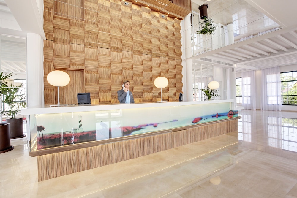Hôtel Grupotel Mar de Menorca 4*, Séjour Espagne & ses îles, Baléares, Minorque par Ôvoyages Hôtel Grupotel Mar de Menorca 4*, Séjour Espagne & ses îles, Baléares, Minorque par Ôvoyages