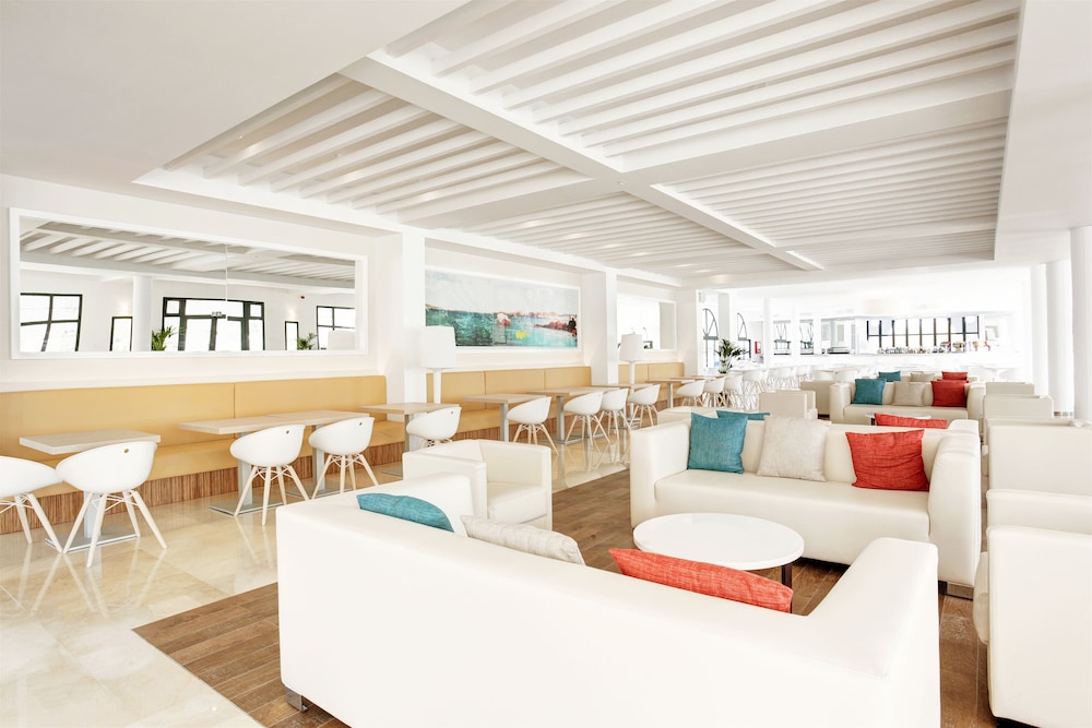 Hôtel Grupotel Mar de Menorca 4*, Séjour Espagne & ses îles, Baléares, Minorque par Ôvoyages Hôtel Grupotel Mar de Menorca 4*, Séjour Espagne & ses îles, Baléares, Minorque par Ôvoyages