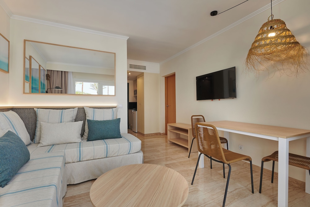 Hôtel Grupotel Mar de Menorca 4*, Séjour Espagne & ses îles, Baléares, Minorque par Ôvoyages Hôtel Grupotel Mar de Menorca 4*, Séjour Espagne & ses îles, Baléares, Minorque par Ôvoyages