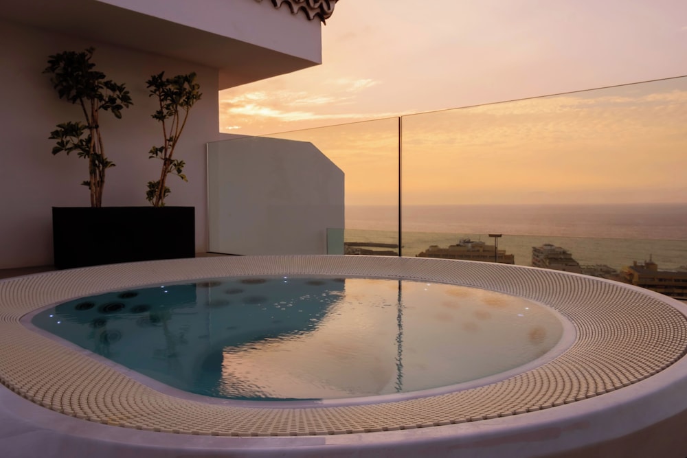 Hôtel Fergus Puerto De La Cruz 4*, Séjour Espagne & ses îles, Canaries, Tenerife par Ôvoyages Hôtel Fergus Puerto De La Cruz 4*, Séjour Espagne & ses îles, Canaries, Tenerife par Ôvoyages