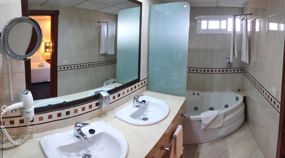 Hôtel Fergus Puerto De La Cruz 4*, Séjour Espagne & ses îles, Canaries, Tenerife par Ôvoyages Hôtel Fergus Puerto De La Cruz 4*, Séjour Espagne & ses îles, Canaries, Tenerife par Ôvoyages