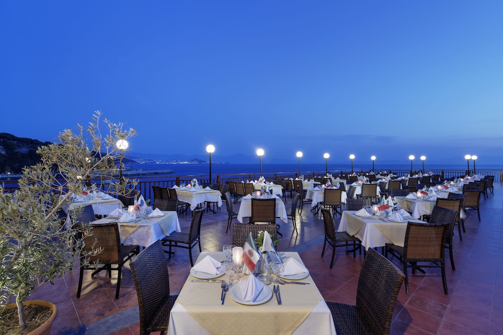 Pine Bay Holiday Resort 5*