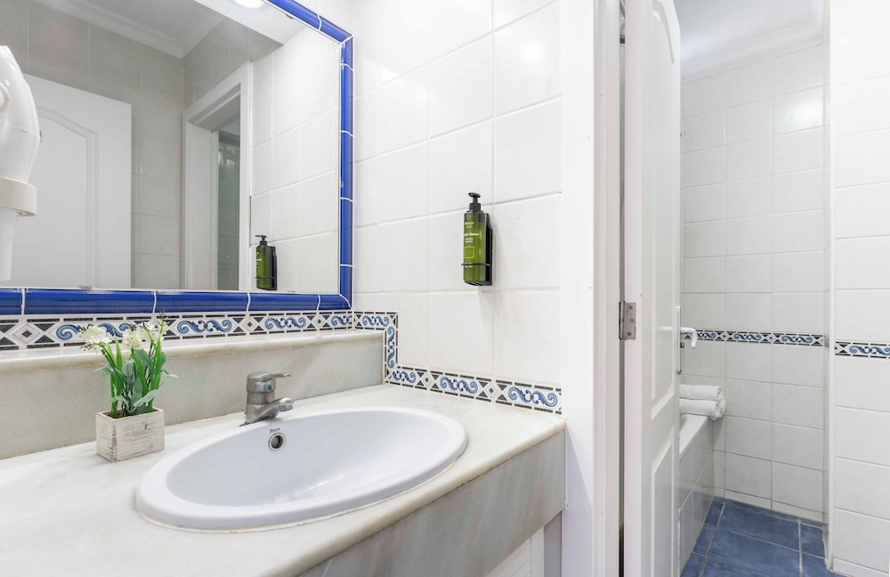 Hôtel Palm Beach Tenerife 3*, Séjour Espagne & ses îles par Ôvoyages