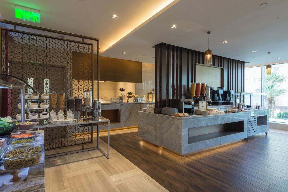 Hôtel Ramada by Wyndham Riyadh King Fahd Road 5*