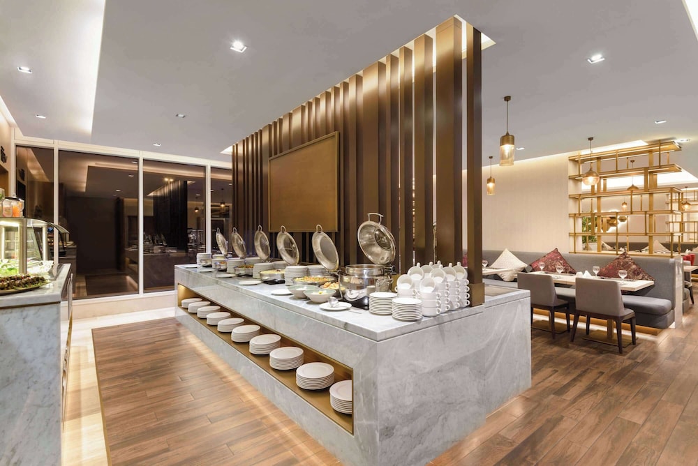 Hôtel Ramada by Wyndham Riyadh King Fahd Road 5*