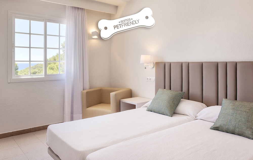 Hôtel ILUNION Menorca 3*, Séjour Espagne & ses îles, Baléares, Minorque par Ôvoyages Hôtel ILUNION Menorca 3*, Séjour Espagne & ses îles, Baléares, Minorque par Ôvoyages