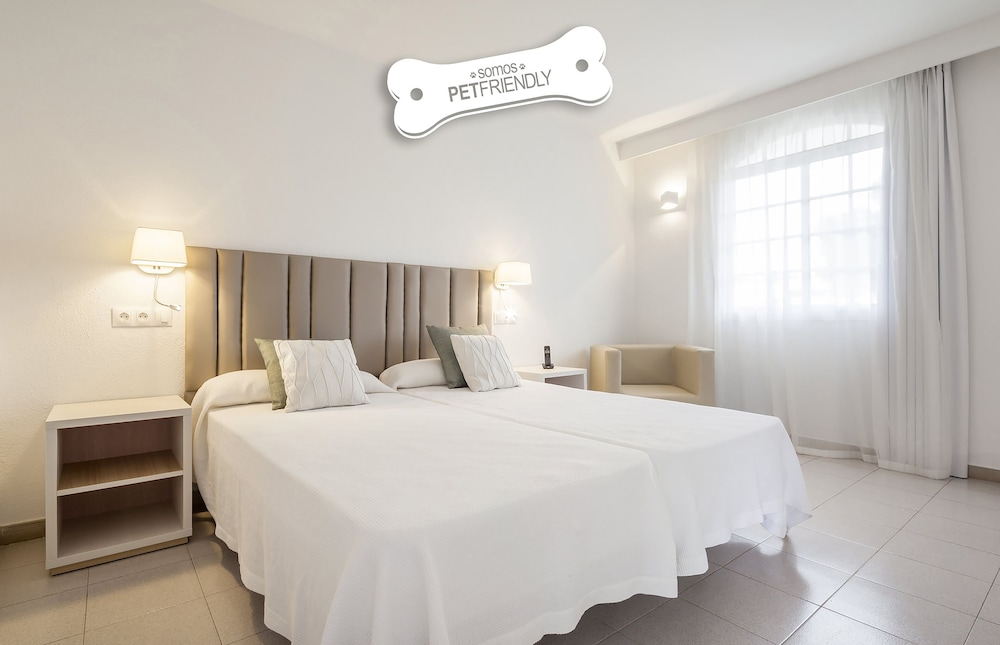Hôtel ILUNION Menorca 3*, Séjour Espagne & ses îles, Baléares, Minorque par Ôvoyages Hôtel ILUNION Menorca 3*, Séjour Espagne & ses îles, Baléares, Minorque par Ôvoyages