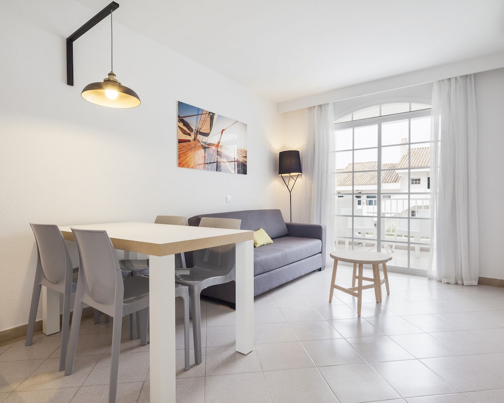 Hôtel ILUNION Menorca 3*, Séjour Espagne & ses îles, Baléares, Minorque par Ôvoyages Hôtel ILUNION Menorca 3*, Séjour Espagne & ses îles, Baléares, Minorque par Ôvoyages