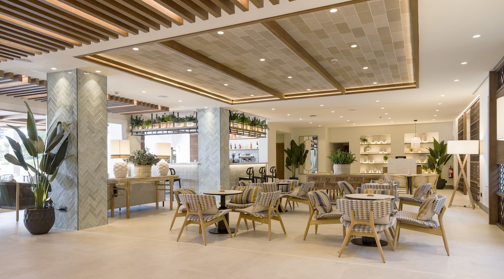Hôtel ILUNION Menorca 3*, Séjour Espagne & ses îles, Baléares, Minorque par Ôvoyages Hôtel ILUNION Menorca 3*, Séjour Espagne & ses îles, Baléares, Minorque par Ôvoyages