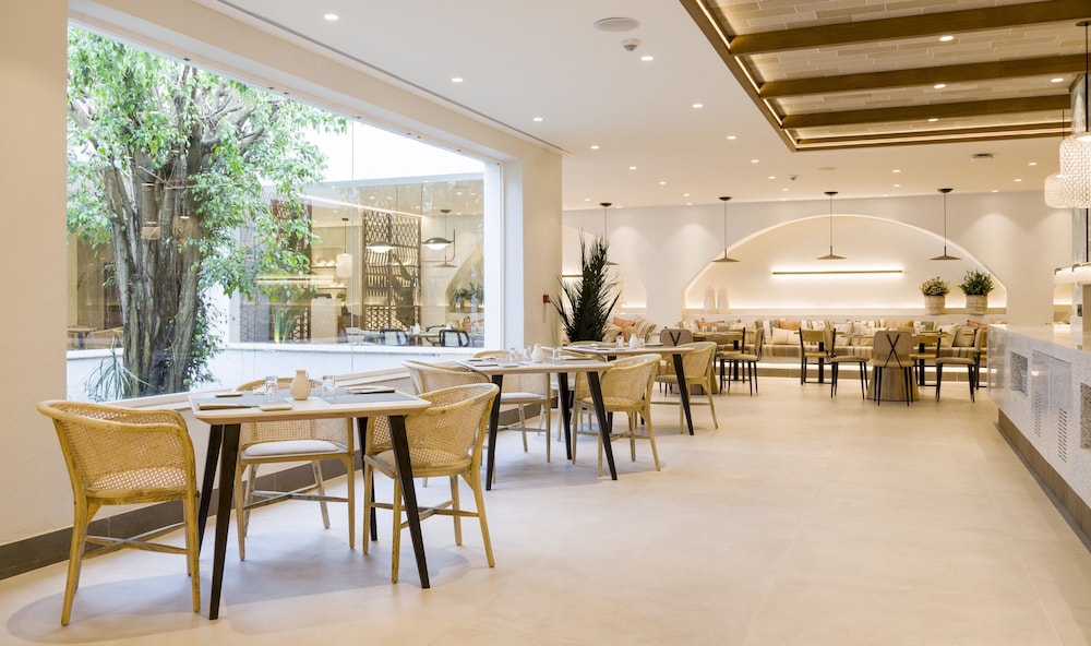 Hôtel ILUNION Menorca 3*, Séjour Espagne & ses îles, Baléares, Minorque par Ôvoyages Hôtel ILUNION Menorca 3*, Séjour Espagne & ses îles, Baléares, Minorque par Ôvoyages