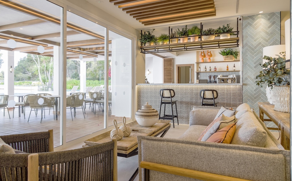 Hôtel ILUNION Menorca 3*, Séjour Espagne & ses îles, Baléares, Minorque par Ôvoyages Hôtel ILUNION Menorca 3*, Séjour Espagne & ses îles, Baléares, Minorque par Ôvoyages