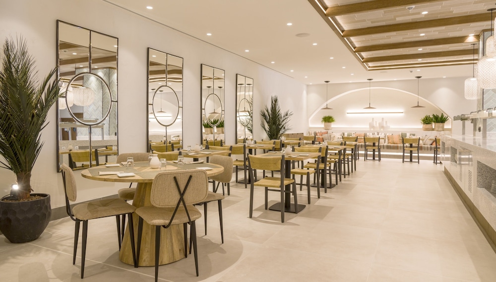Hôtel ILUNION Menorca 3*, Séjour Espagne & ses îles, Baléares, Minorque par Ôvoyages Hôtel ILUNION Menorca 3*, Séjour Espagne & ses îles, Baléares, Minorque par Ôvoyages