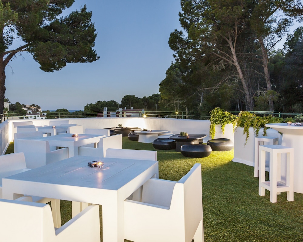 Hôtel ILUNION Menorca 3*, Séjour Espagne & ses îles, Baléares, Minorque par Ôvoyages Hôtel ILUNION Menorca 3*, Séjour Espagne & ses îles, Baléares, Minorque par Ôvoyages