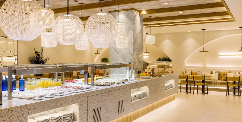 Hôtel ILUNION Menorca 3*, Séjour Espagne & ses îles, Baléares, Minorque par Ôvoyages Hôtel ILUNION Menorca 3*, Séjour Espagne & ses îles, Baléares, Minorque par Ôvoyages