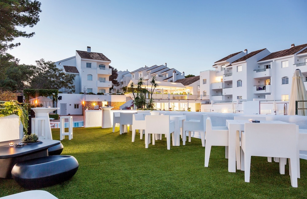 Hôtel ILUNION Menorca 3*, Séjour Espagne & ses îles, Baléares, Minorque par Ôvoyages Hôtel ILUNION Menorca 3*, Séjour Espagne & ses îles, Baléares, Minorque par Ôvoyages