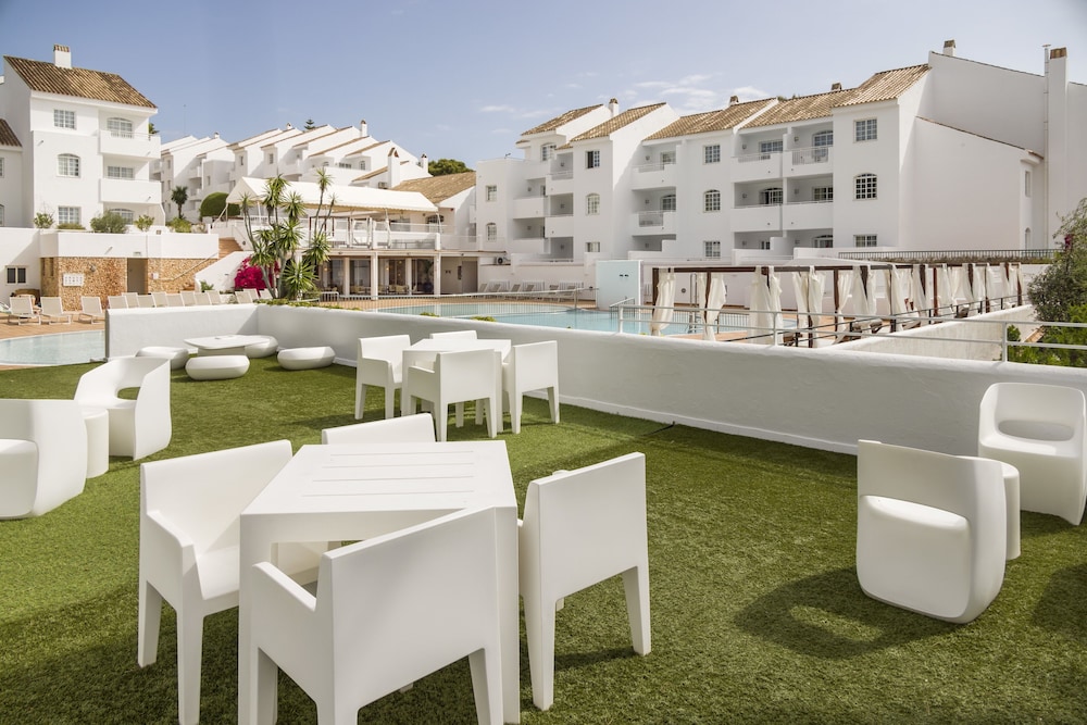 Hôtel ILUNION Menorca 3*, Séjour Espagne & ses îles, Baléares, Minorque par Ôvoyages Hôtel ILUNION Menorca 3*, Séjour Espagne & ses îles, Baléares, Minorque par Ôvoyages
