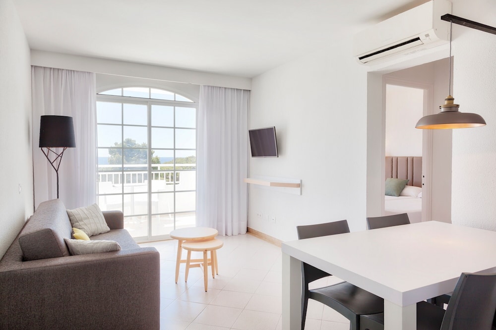 Hôtel ILUNION Menorca 3*, Séjour Espagne & ses îles, Baléares, Minorque par Ôvoyages Hôtel ILUNION Menorca 3*, Séjour Espagne & ses îles, Baléares, Minorque par Ôvoyages