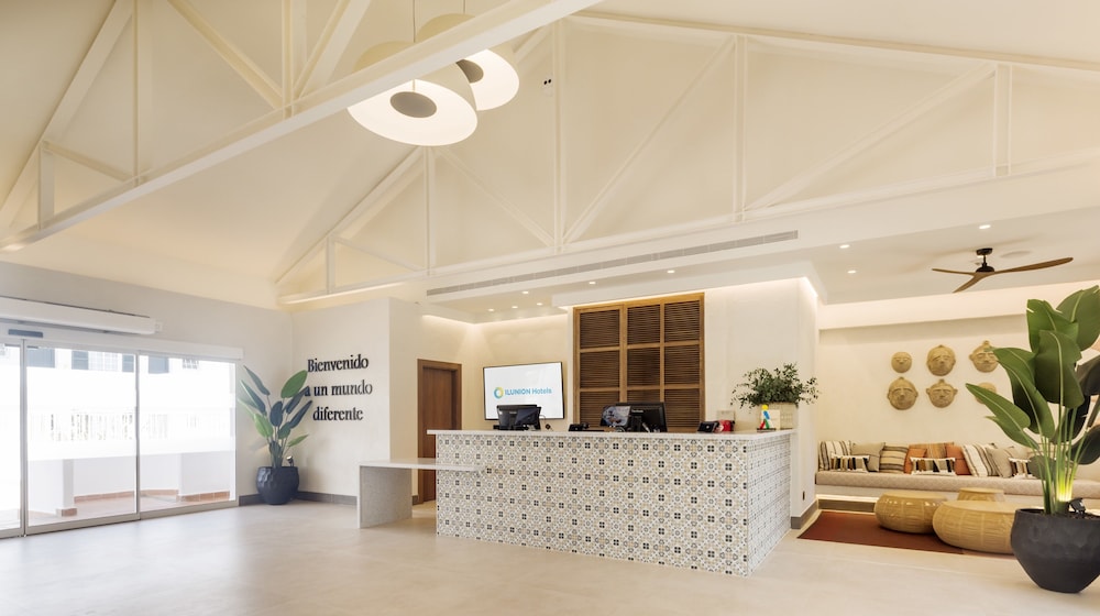 Hôtel ILUNION Menorca 3*, Séjour Espagne & ses îles, Baléares, Minorque par Ôvoyages Hôtel ILUNION Menorca 3*, Séjour Espagne & ses îles, Baléares, Minorque par Ôvoyages