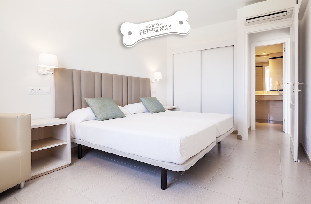 Hôtel ILUNION Menorca 3*, Séjour Espagne & ses îles, Baléares, Minorque par Ôvoyages Hôtel ILUNION Menorca 3*, Séjour Espagne & ses îles, Baléares, Minorque par Ôvoyages