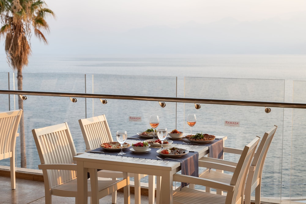 Hôtel Ramada Plaza by Wyndham Antalya 5*, Séjour Turquie, Antalya par Ôvoyages Hôtel Ramada Plaza by Wyndham Antalya 5*, Séjour Turquie, Antalya par Ôvoyages